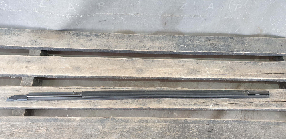 Молдинг двери передней правой Mercedes C (W205) 14-23 Б/У Оригинал A2057204610