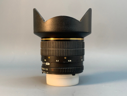 Samyang 14mm f/2.8 ED AS IF UMC Nikon F царапины на передней линзе