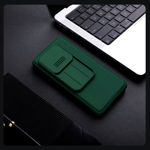 Усиленный чехол зеленого цвета (Dark Green) с защитной шторкой для камеры от Nillkin на OnePlus 13, серия CamShield Pro Case