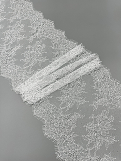 Кружево шантильи теплое белое неэластичное ширина 22 см купон 2.9 м БРАК