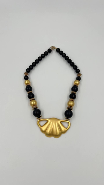 Колье с матовыми вставками