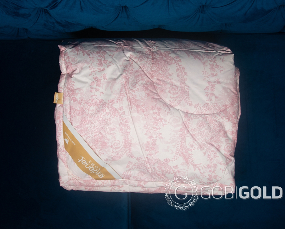 Одеяло стеганое из 100% верблюжьего пуха 200х220 см. (ERDENET) - розовый орнамент