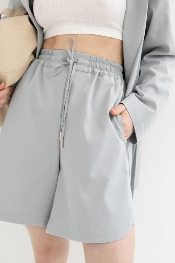 Шорты  с фигурным низом