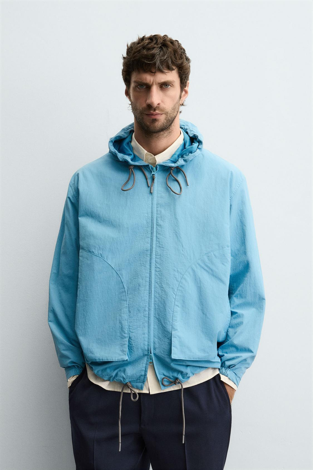 ZARA ЛЕГКАЯ КУРТКА ИЗ ВЫСОКОТЕХНОЛОГИЧНОЙ ТКАНИ, ГОЛУБОЙ