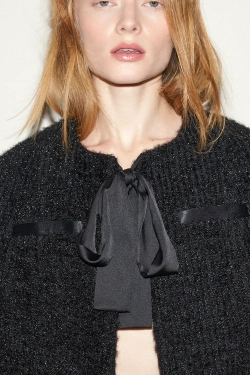 Пушистый жакет-кейп