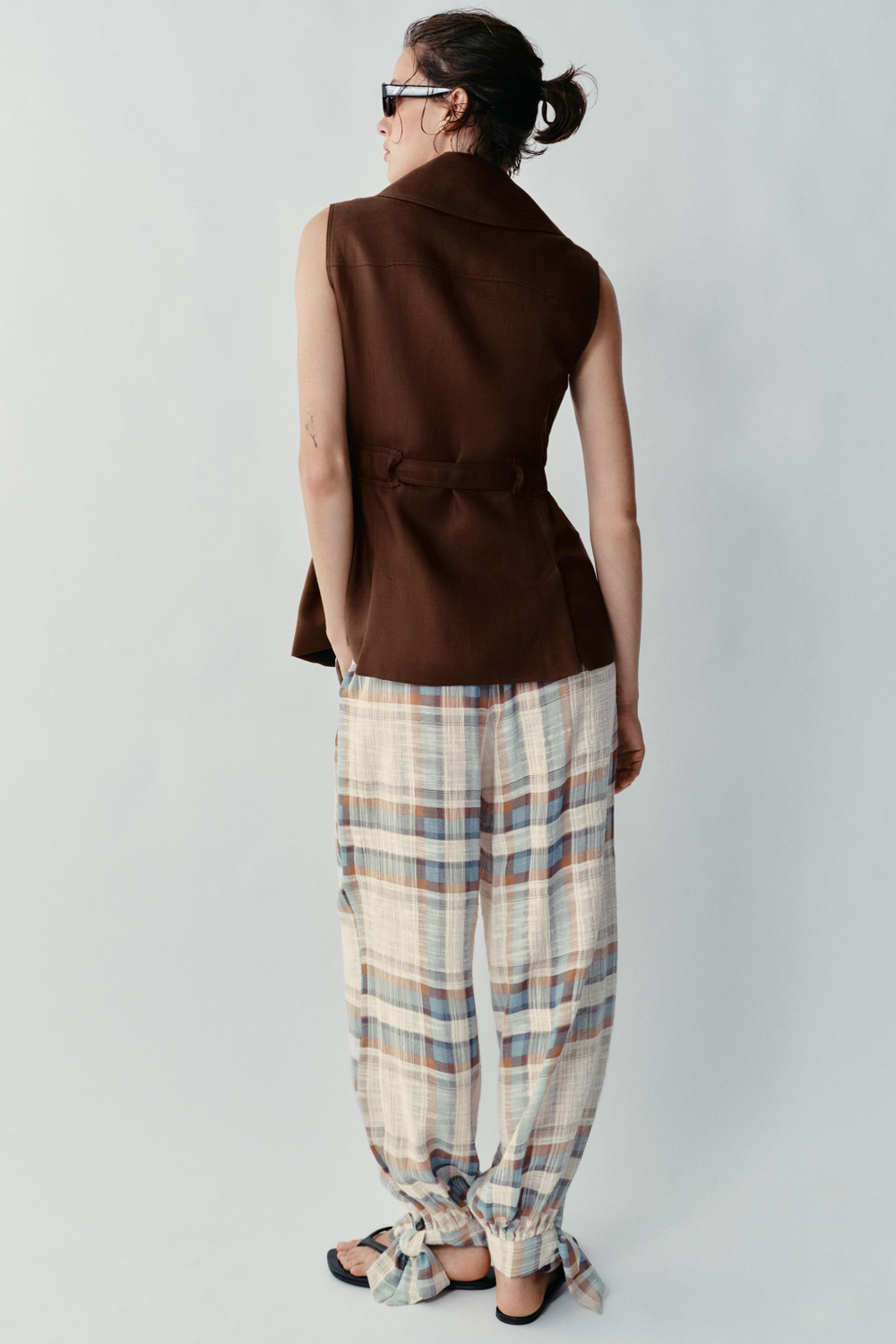 ZARA ЛЬНЯНОЙ ЖИЛЕТ С ПОЯСОМ, КОРИЧНЕВЫЙ