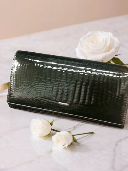 Кошелек компактный женский лаковая кожа зеленый