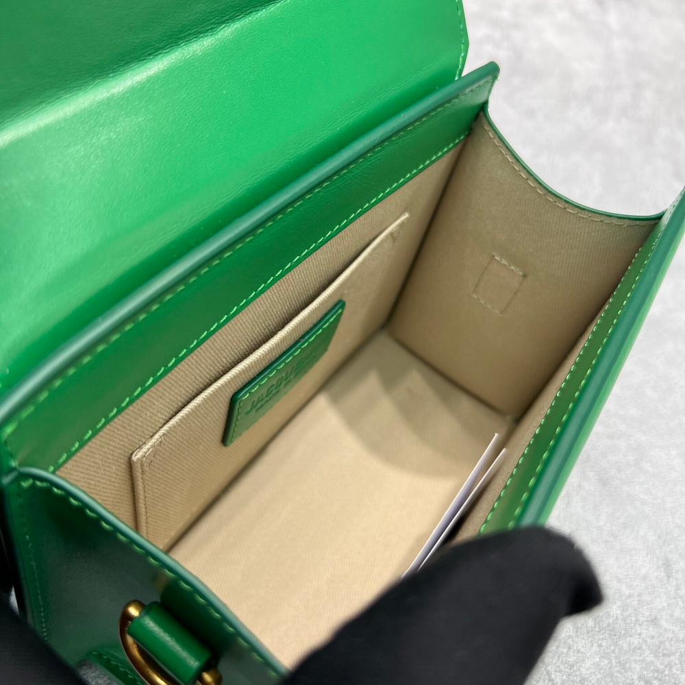 Jacquemus Le Chiquito Moyen 18 cm