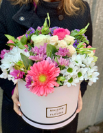 Летняя композиция в белой подарочной коробке "Maison des fleurs"