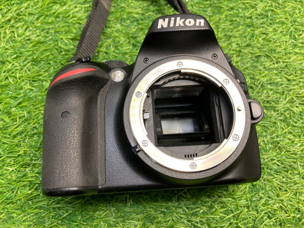 Nikon D3200 kit  18-55mm 3.5-5.6Gll 62.000 кадров