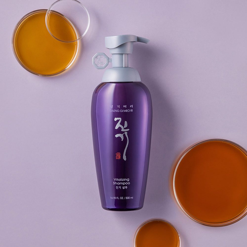 DAENG GI MEO RI Восстанавливающий шампунь для ослабленных волос Vitalizing Shampoo
