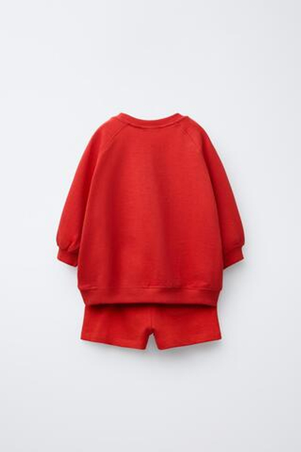 ZARA X CASA LAWA © КОМПЛЕКТ ИЗ ТОЛСТОВКИ ШОРТОВ-ДЖОГГЕРОВ С ПРИНТОМ, НАСЫЩЕННЫЙ КРАСНЫЙ