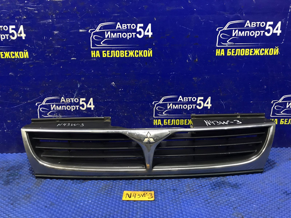 Решетка радиатора MITSUBISHI CHARIOT 1994