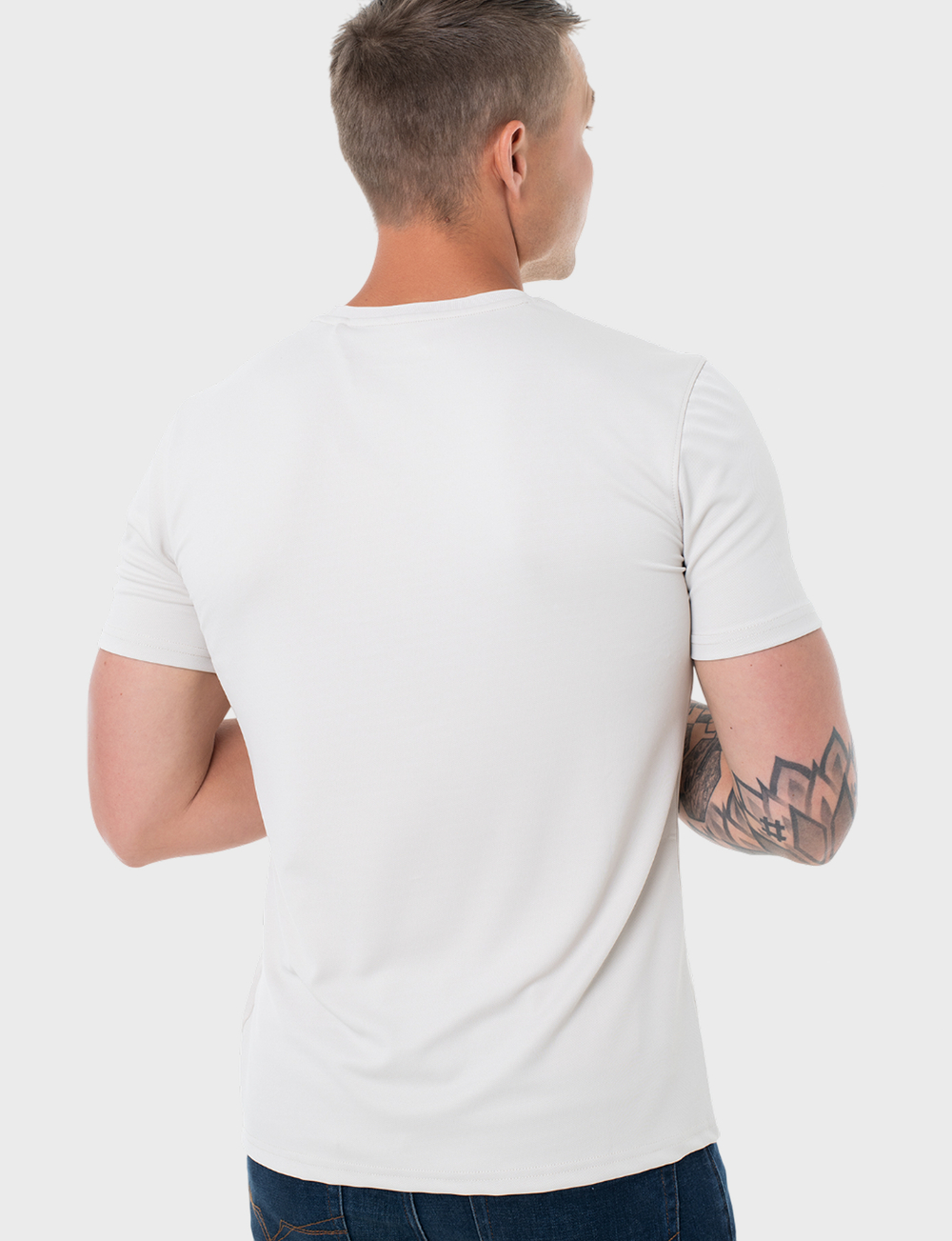 Футболка GUESS