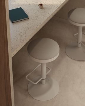 Табурет Zaib из бежевой синели и белой матовой стали, высота 58-80 см. Испания