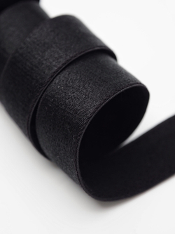 Резинка бретелечная черная глянцевая ширина 20 мм