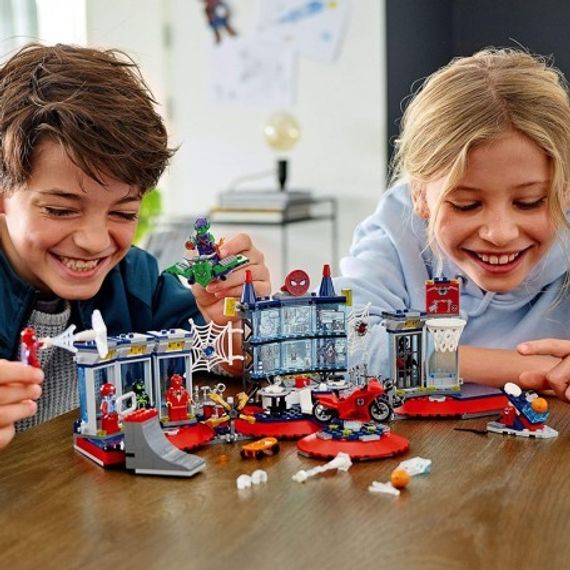 Lego Super Heroes  Attack on the Spider Lair