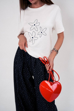 Футболка с вышивкой на груди