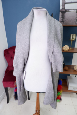 Кардиган с декором из разноцветного меха