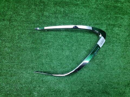 Молдинг переднего бампера Toyota Camry xv70 20-нв