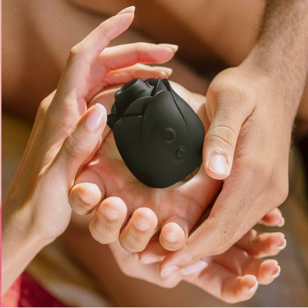 Черный клиторальный стимулятор Black Rose Silicone Clitoral Suction (Цвет: черный)