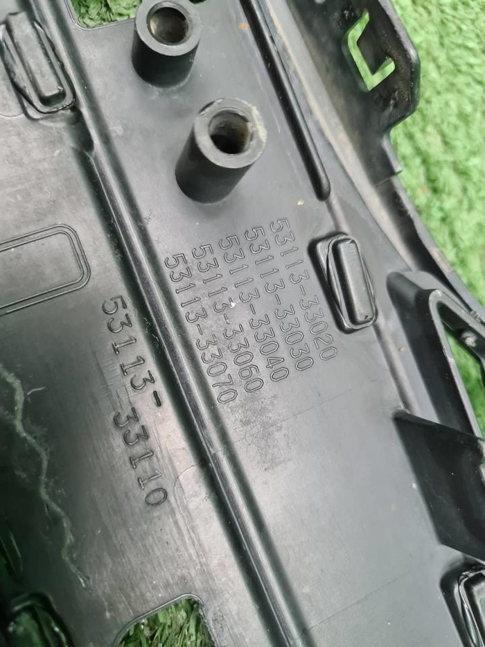 Решетка переднего бампера Toyota Camry xv70 17-21