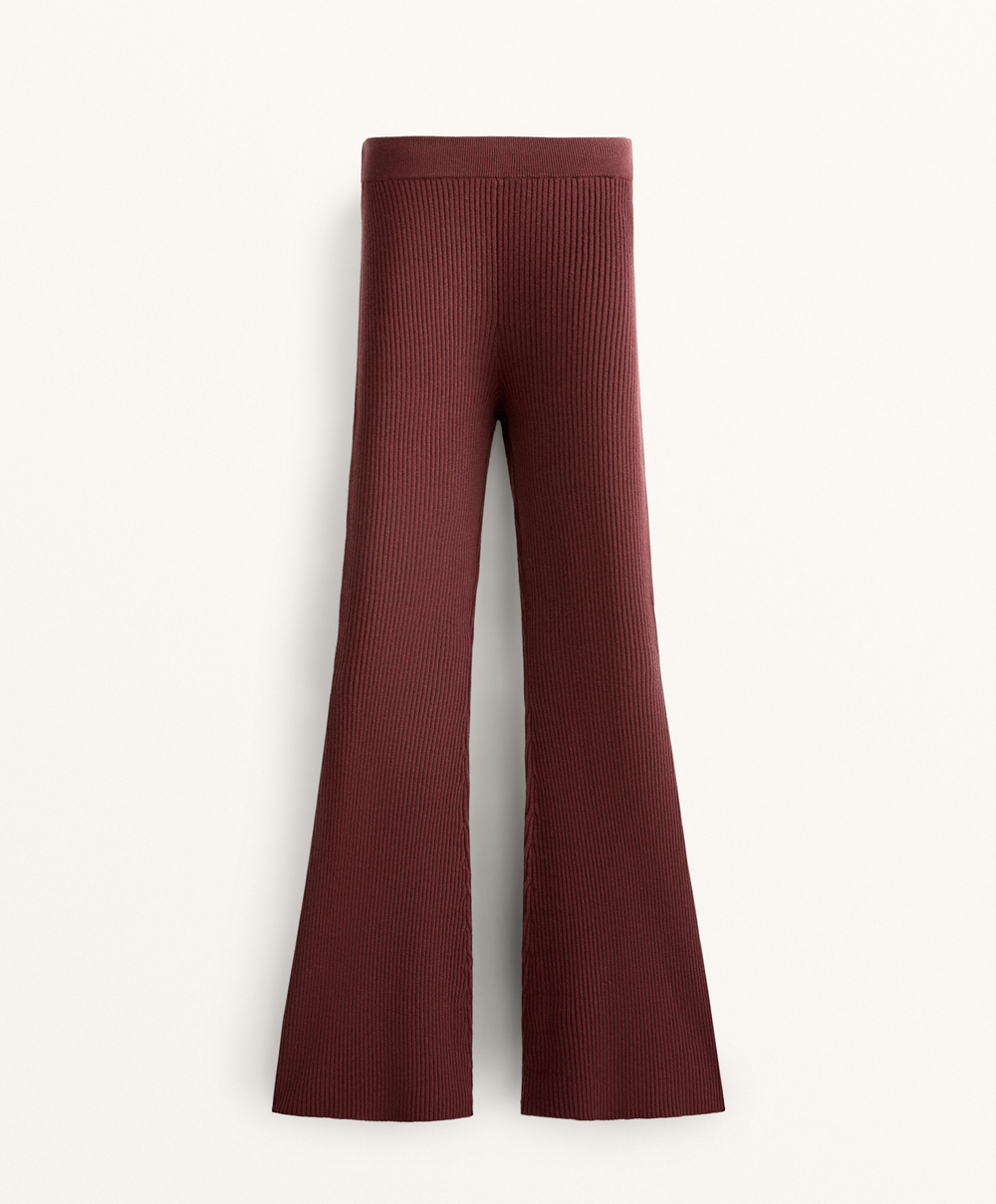 OYSHO Расклешенные трикотажные брюки в рубчик, лиловый меланж