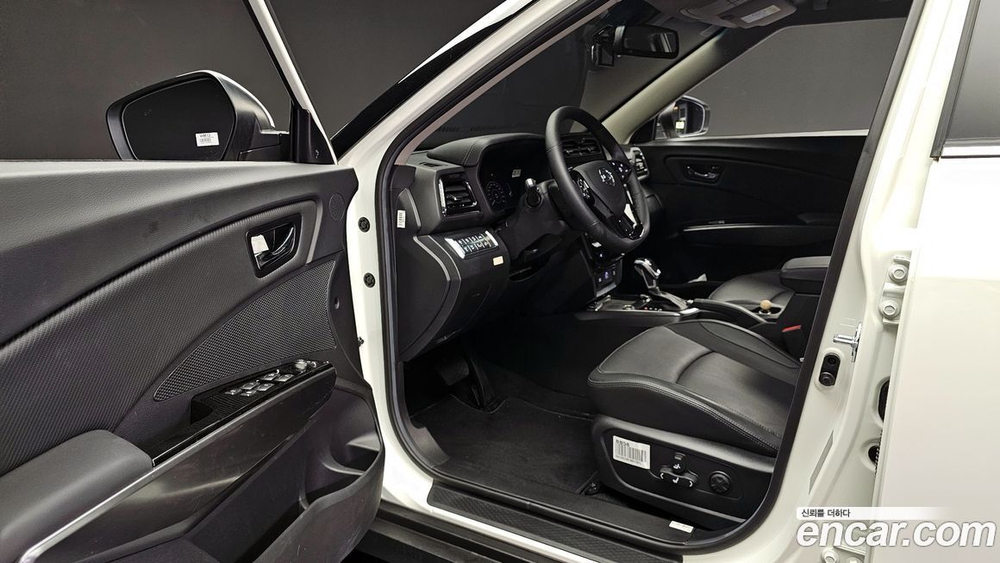 KG Mobility (Ssangyong) Very New Tivoli Бензин 1.5 2WD (11.2023)