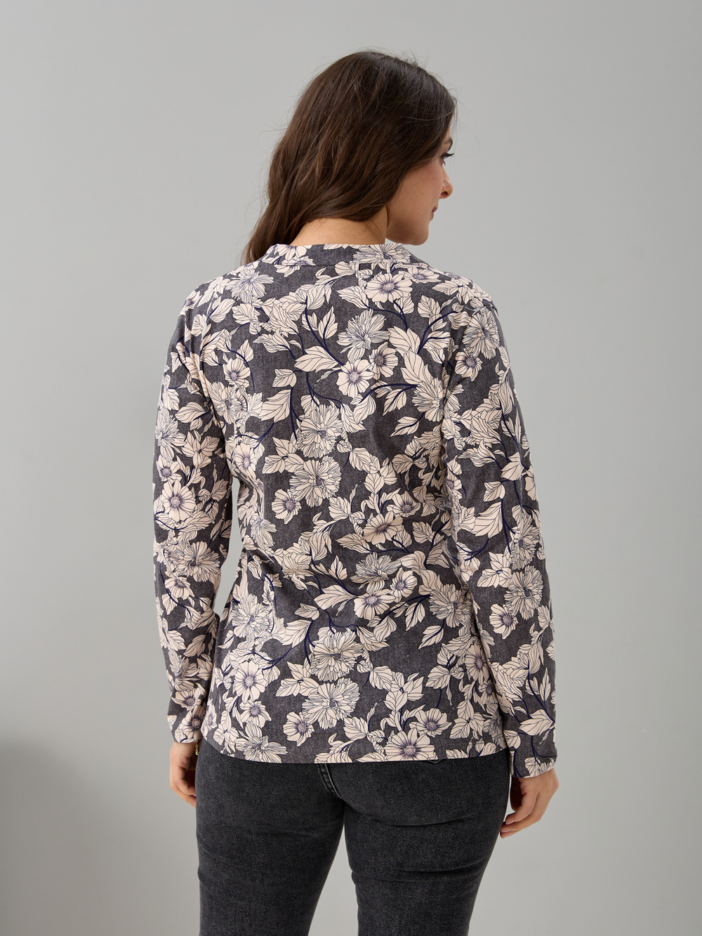 Блузка БЛ-22/антрацит-бежцветы