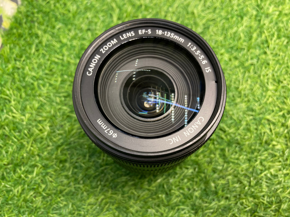 Canon EF-S 18-135mm 3.5-5.6 IS