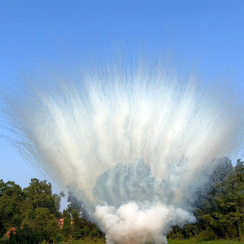 СУ0305012 Дневная веерная батарея салютов "SMOKE MINE" (1,2" х 50 залпов)