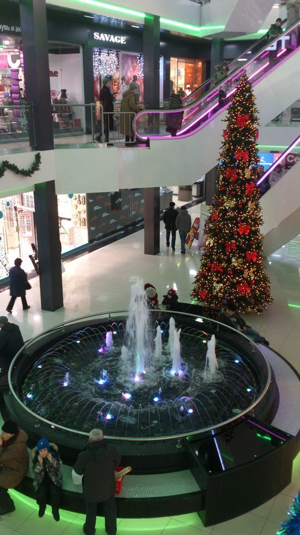 Сосна Изумрудная 365см зеленая Triumph Tree