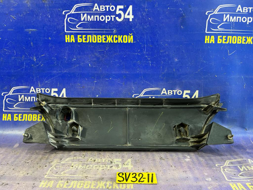 Вставка в багажник центральная TOYOTA VISTA 1993