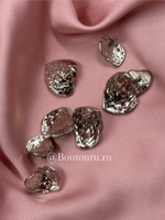 Пуговицы изогнутые неровной формы с жатым эффектом в серебре