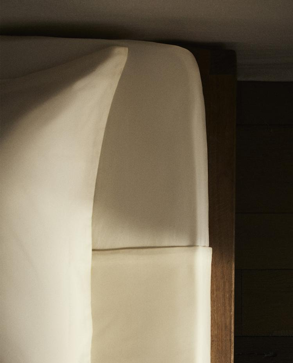 ZARA HOME (200 НИТЕЙ) НАТЯЖНАЯ ПРОСТЫНЯ ИЗ ХЛОПКА ПЕРКАЛЬ, ВАНИЛЬНЫЙ