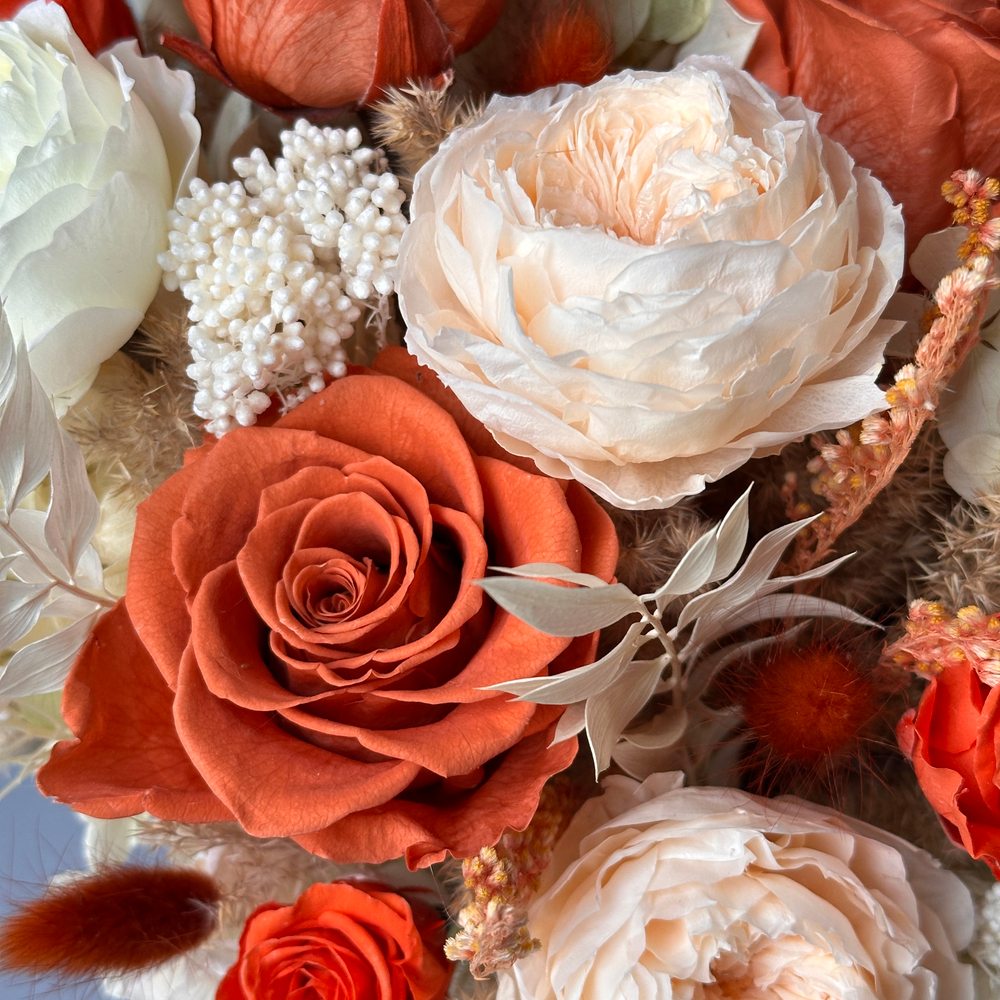 «Мятный чай» - композиция из стабилизированных цветов и сухоцветов.