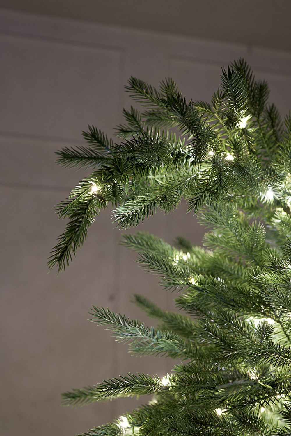 Ель искусственная с лампочкам Фиджи