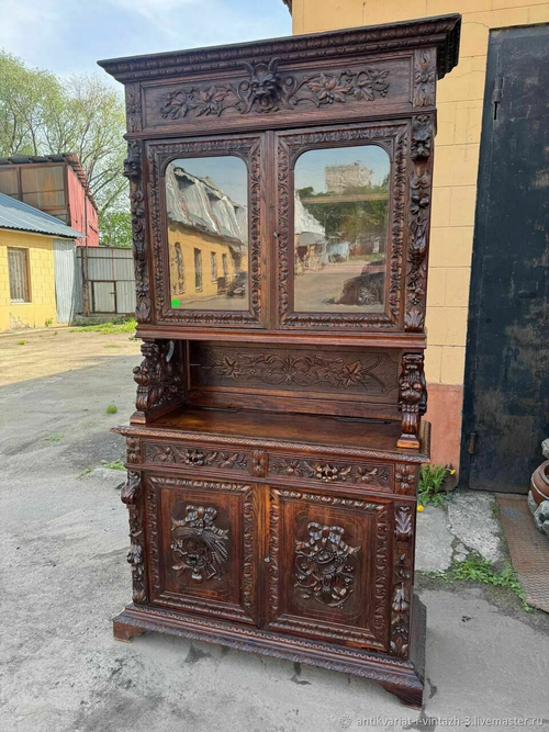 Старинный буфет