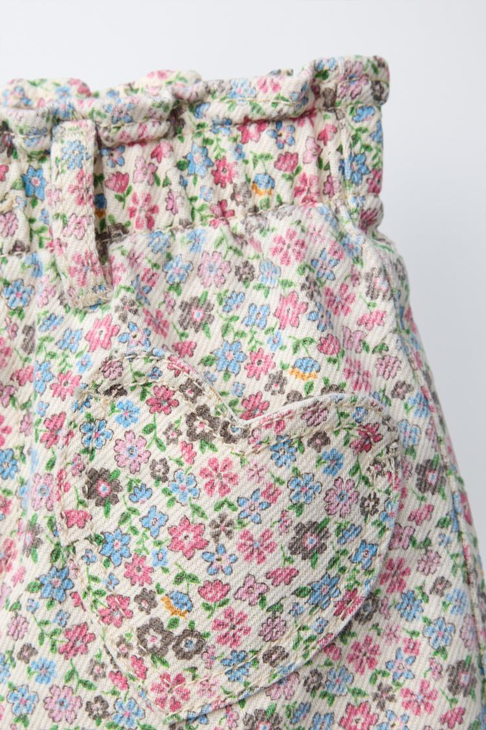 ZARA БРЮКИ BAGGY ИЗ САРЖИ С ЦВЕТОЧНЫМ ПРИНТОМ, ЦВЕТ ФУКСИИ