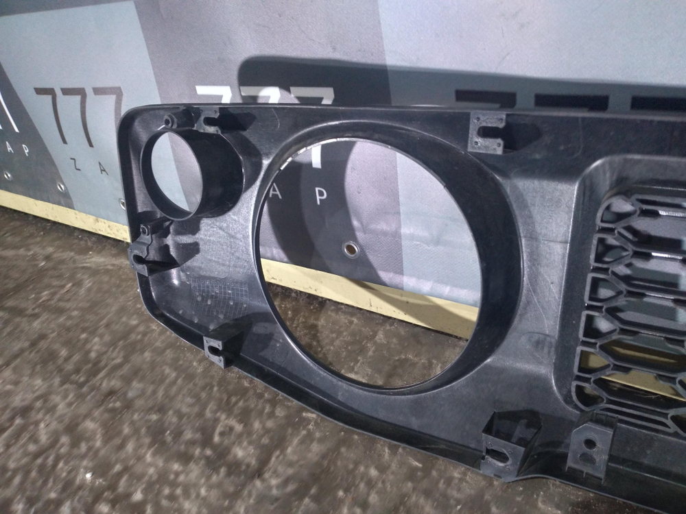 Решетка радиатора Suzuki Jimny 4 18-21 Б/У Оригинал 7211178r0