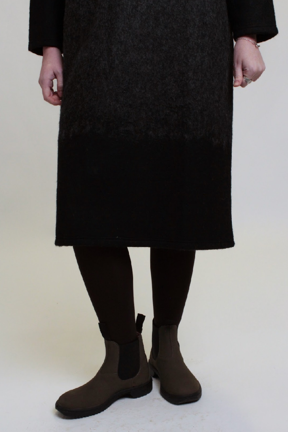 Платье прямого кроя из серой шерсти