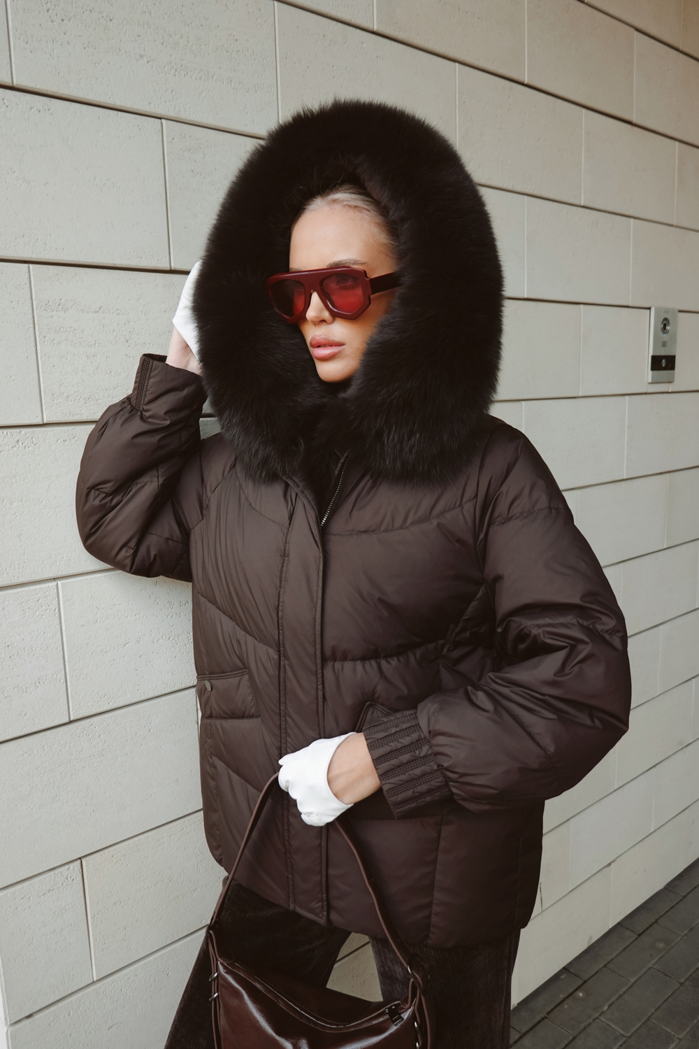 Пуховик средней длины с капюшоном