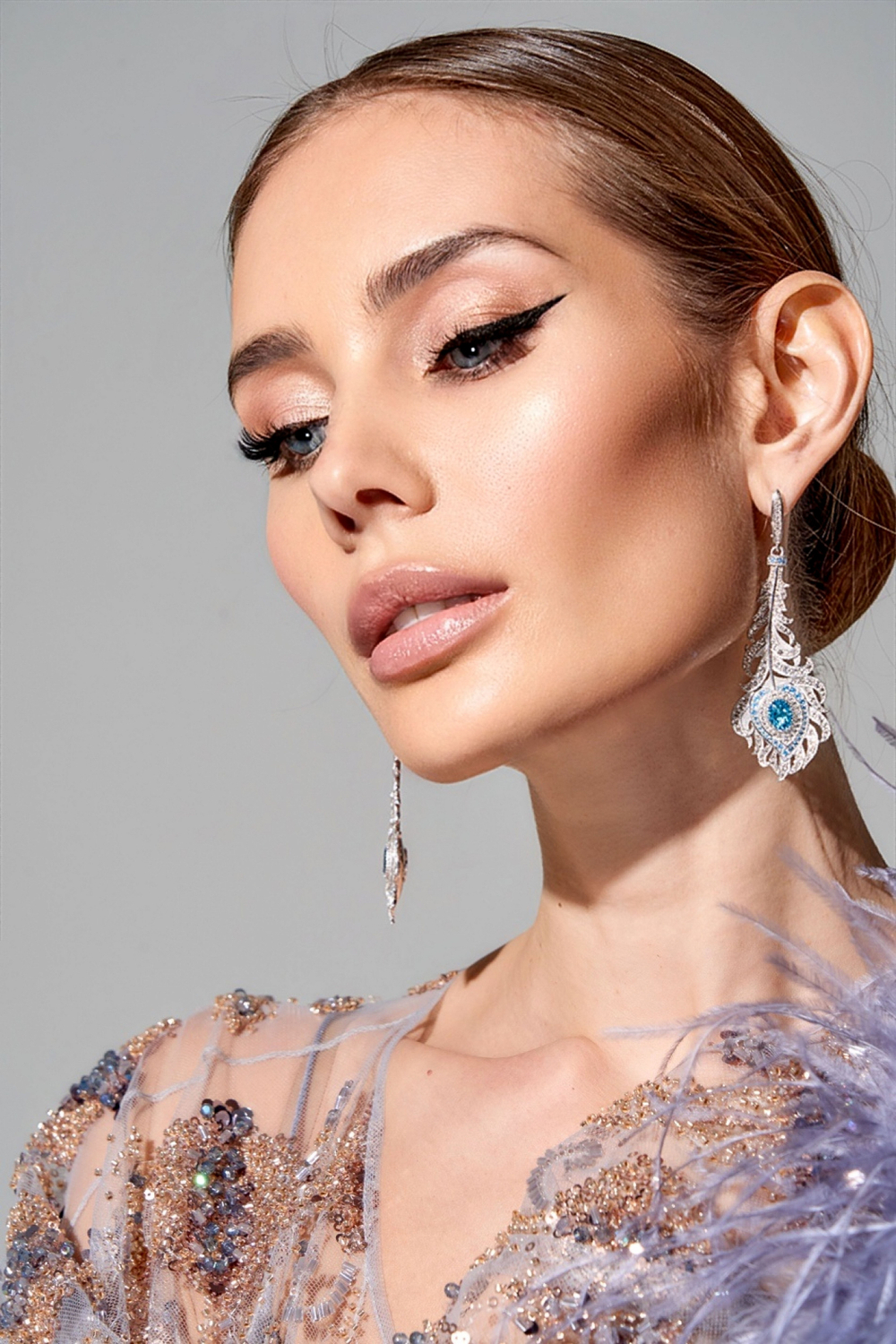 Платье "Ребекка" с отделкой перьями страуса