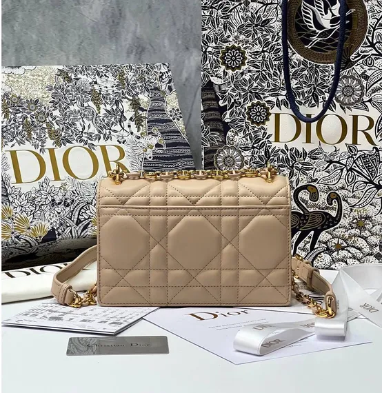 Мини-сумка Dior Miss Caro бежевый