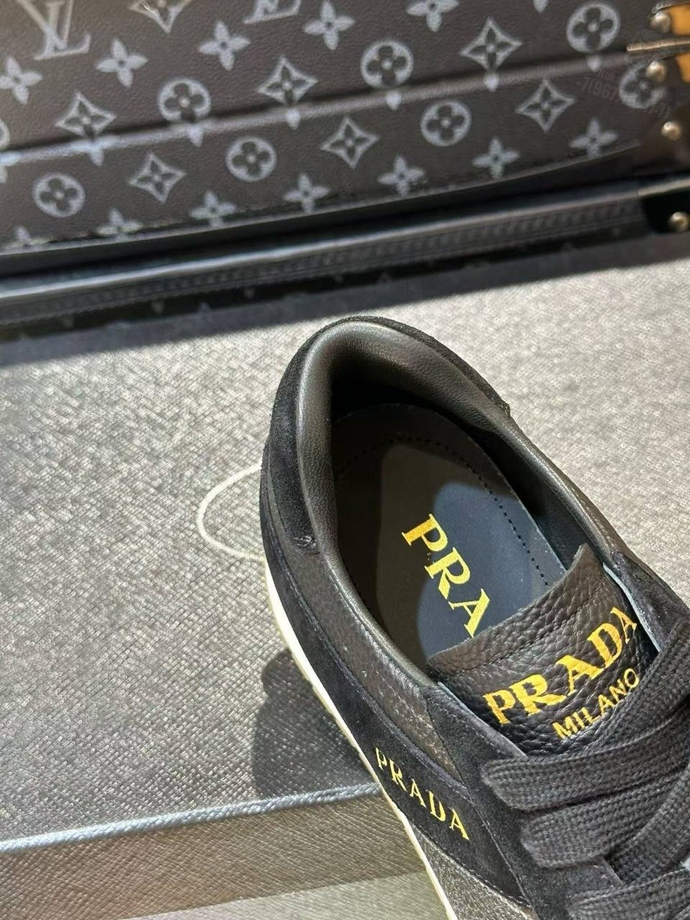 Кроссовки Prada