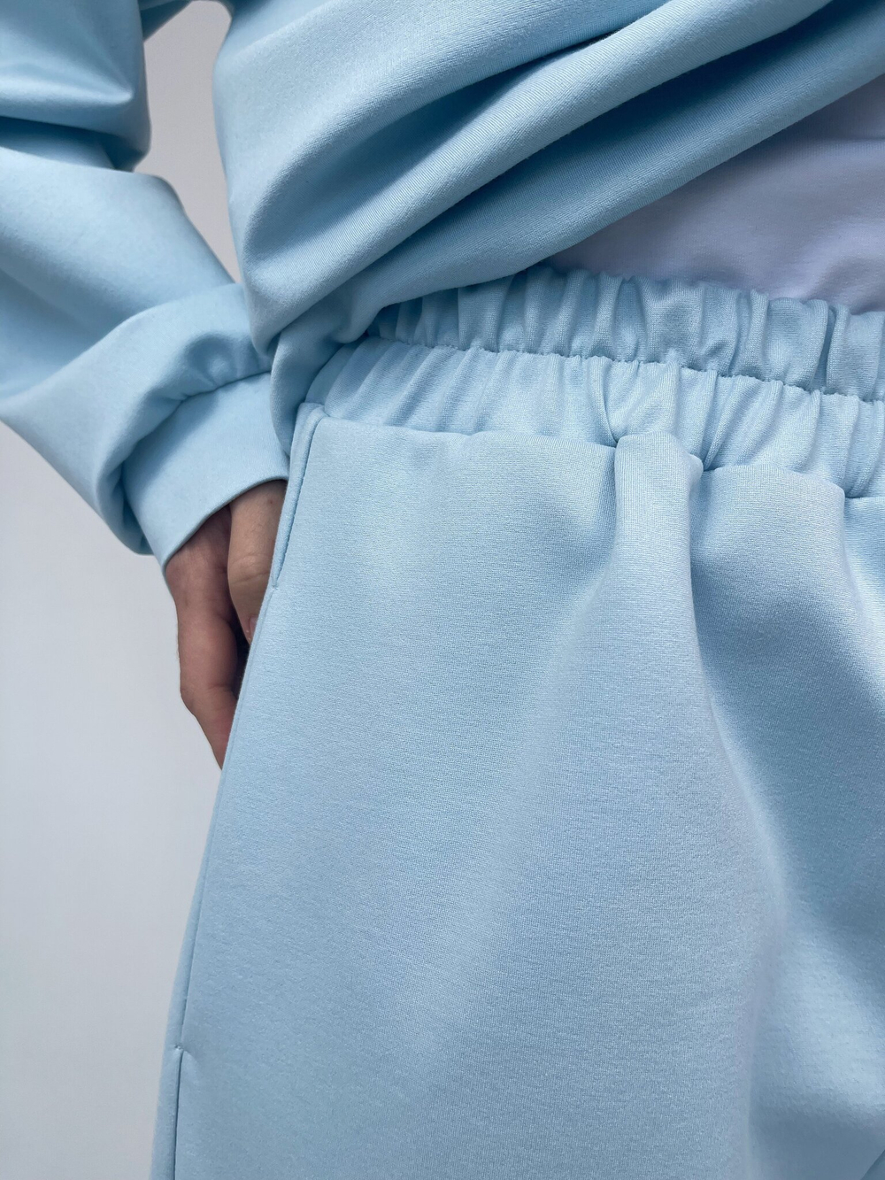 Костюм с поло голубой 8