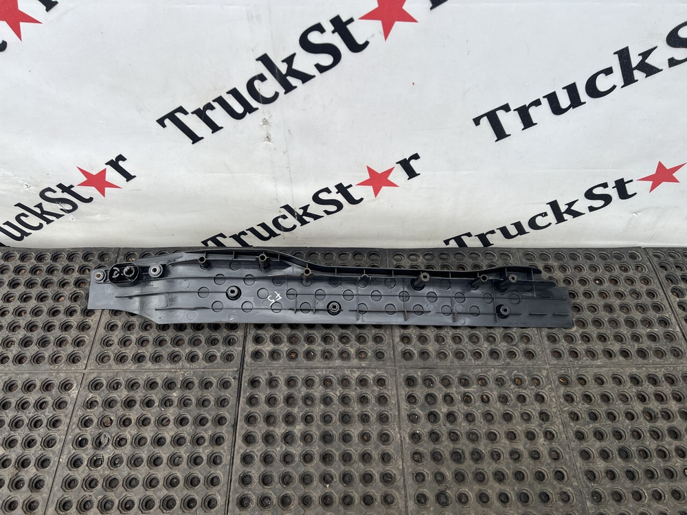 Накладка порога правая 2023г