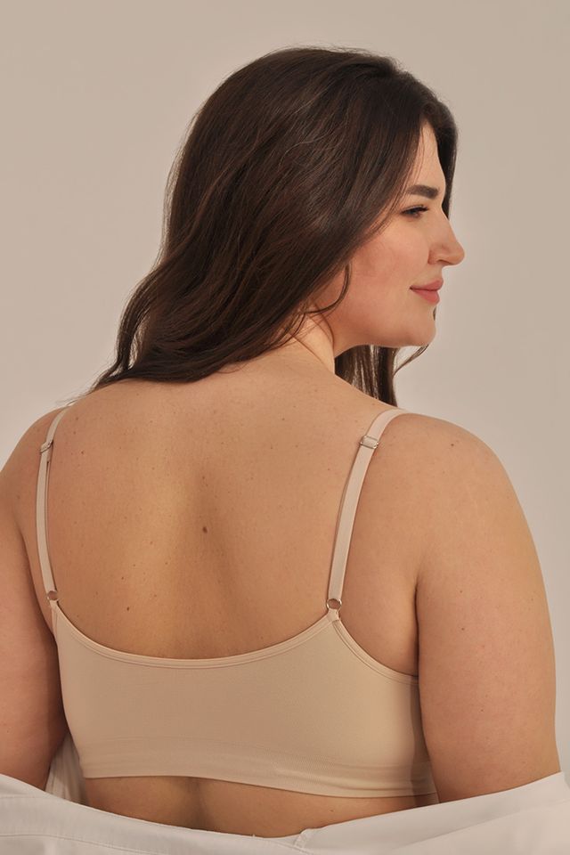 Телесный топ на тонких регулируемых бретелях размера plus