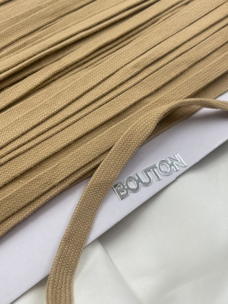 Шнур плоский бежевый метражом 12 мм