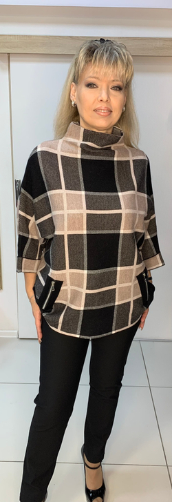 Джемпер в бежево-коричневую клетку